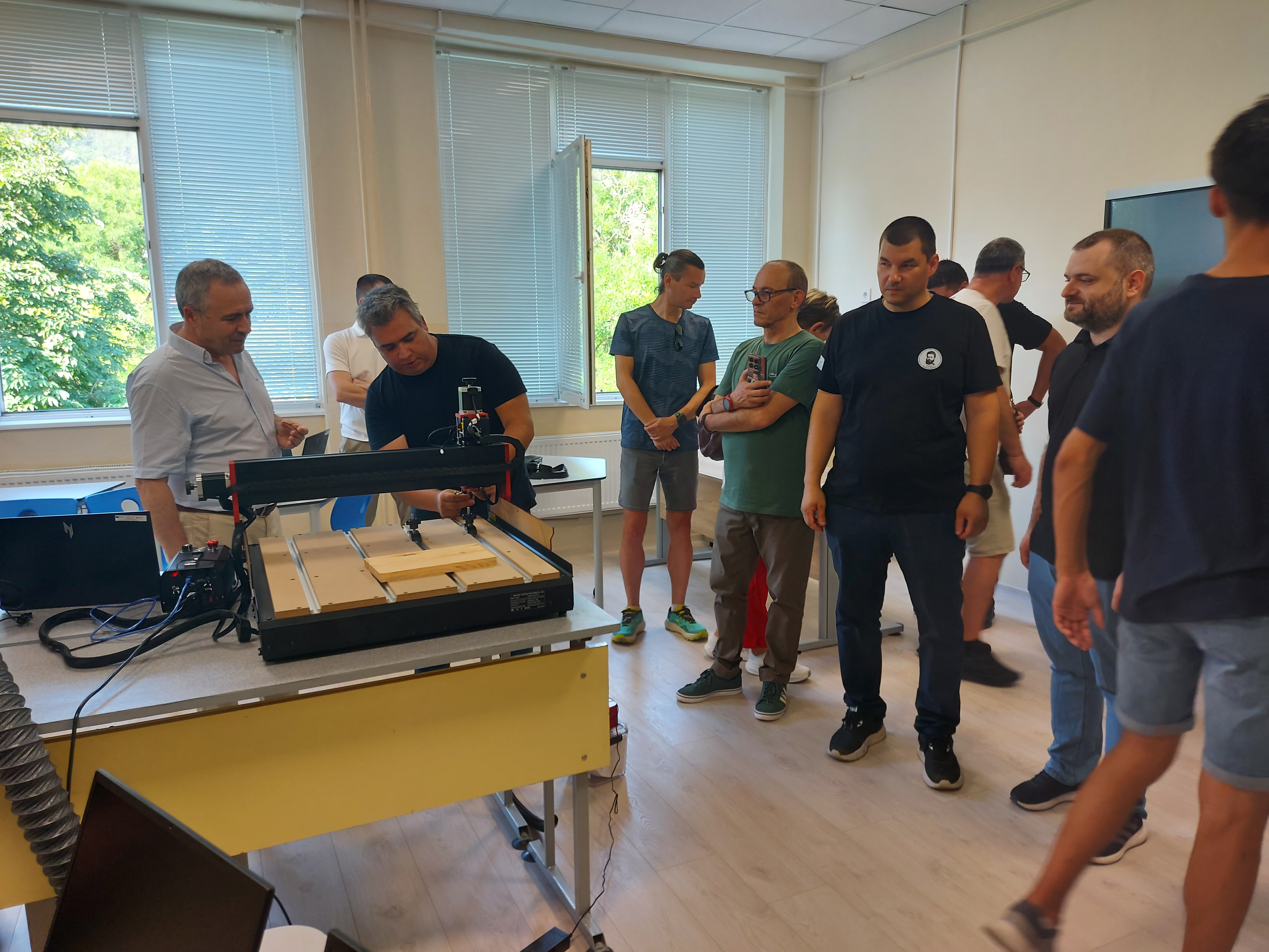 ОФИЦИАЛНО ОТКРИВАНЕ НА STEM ЦЕНТЪР В ПГМЕТТ „ХРИСТО БОТЕВ“