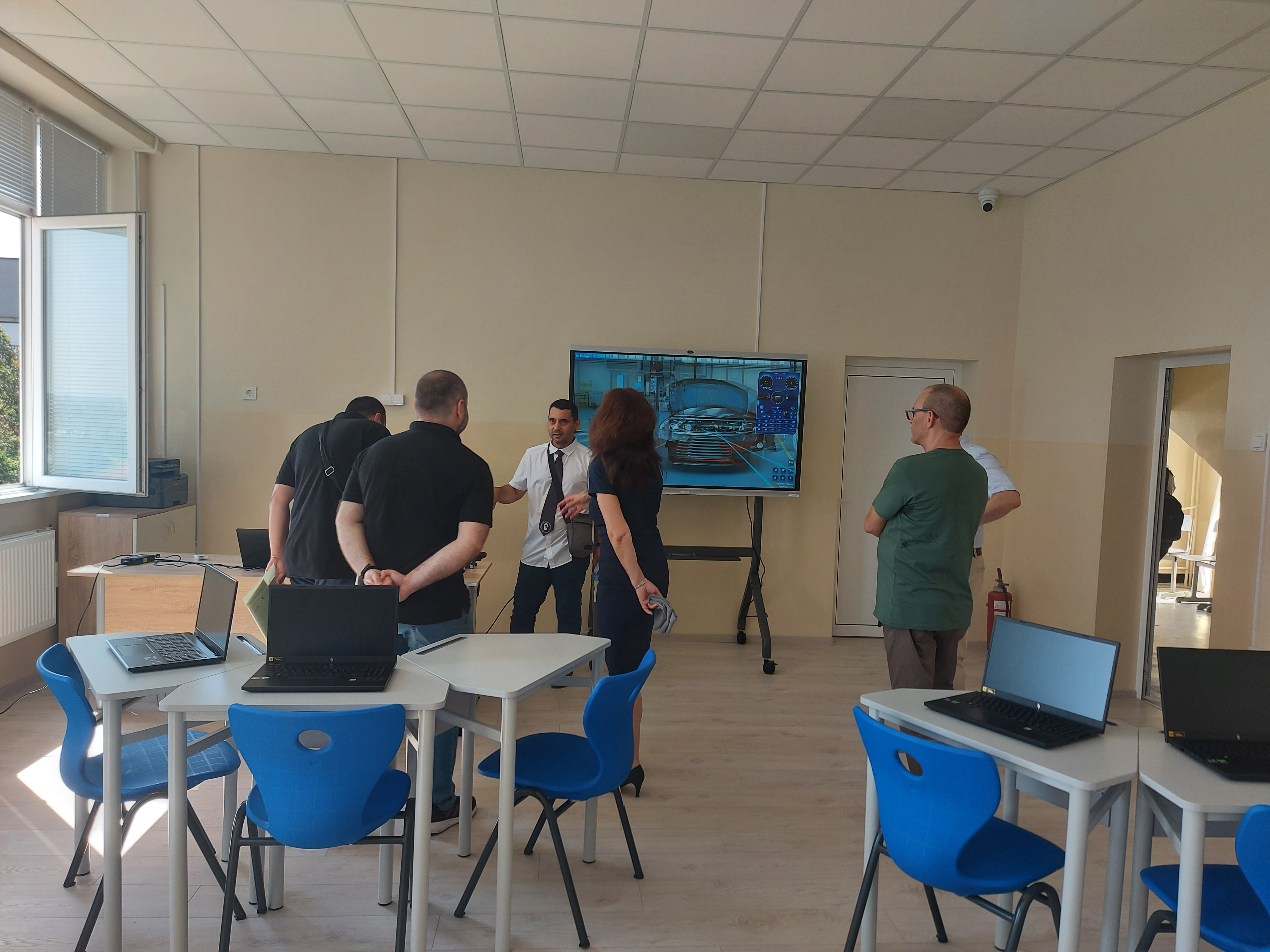 ОФИЦИАЛНО ОТКРИВАНЕ НА STEM ЦЕНТЪР В ПГМЕТТ „ХРИСТО БОТЕВ“