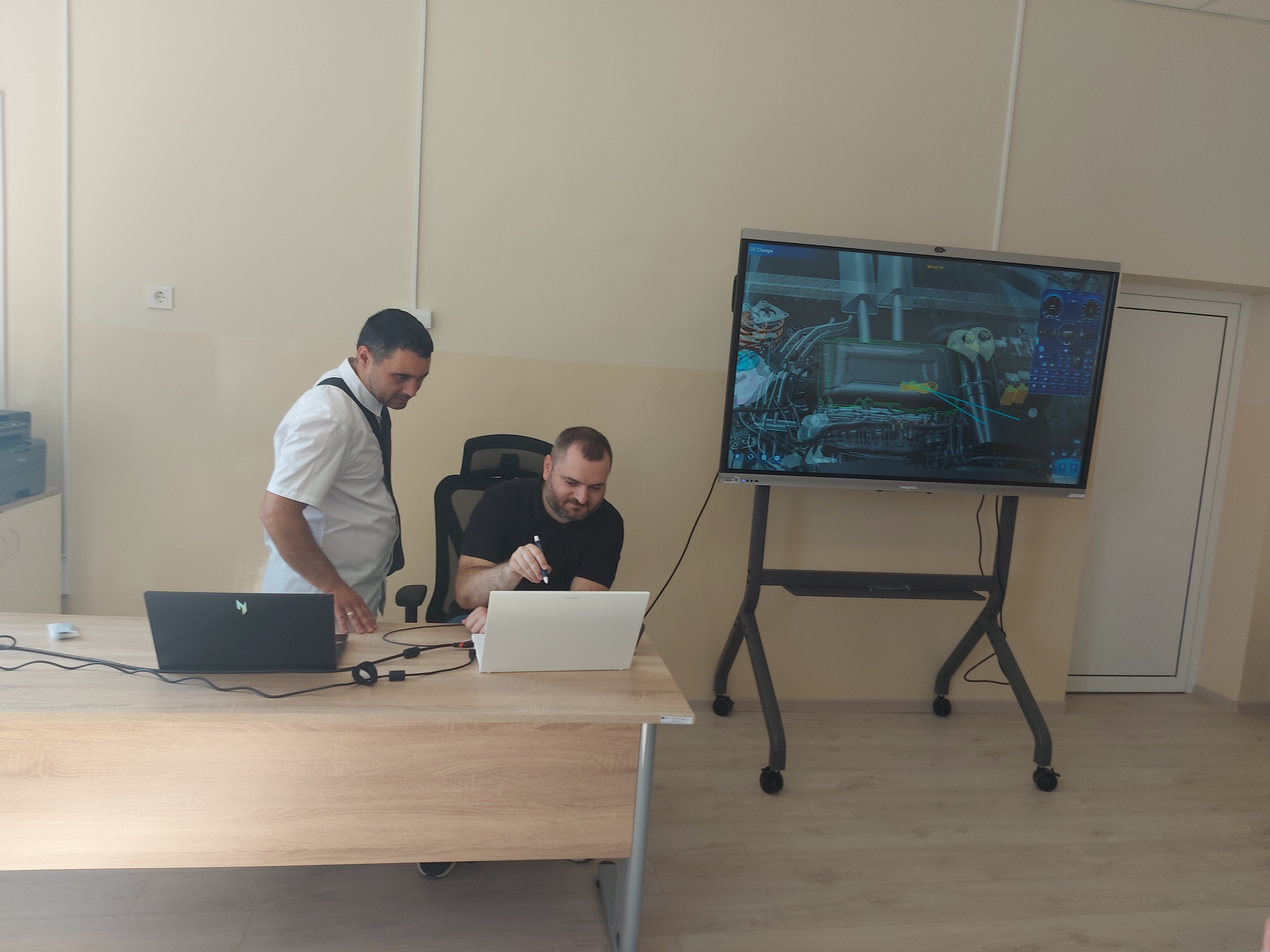 ОФИЦИАЛНО ОТКРИВАНЕ НА STEM ЦЕНТЪР В ПГМЕТТ „ХРИСТО БОТЕВ“
